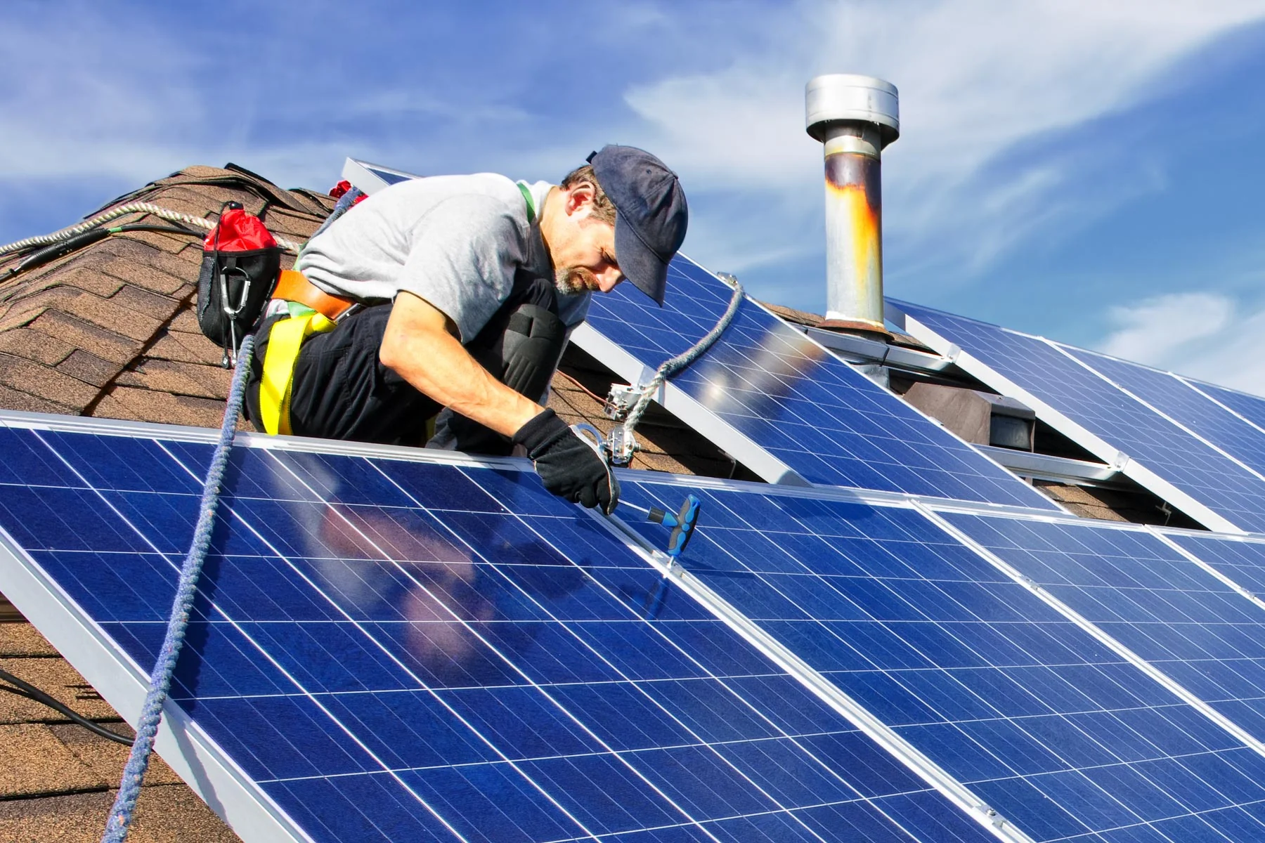 how-to-install-solar-panels-hero